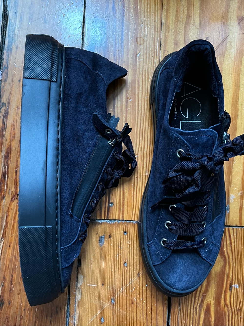 NEW! AGL | Attilio Giusti Leombruni Women’s Blue Suede Platform Sneakers